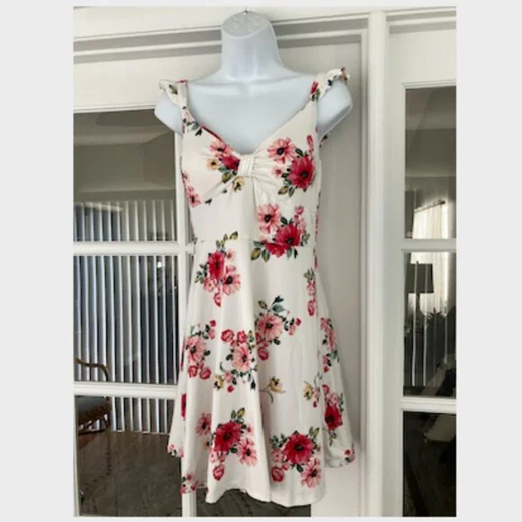 knee length dresses for ladies Gorgeous Vibe Floral Bodycon Mini Dress main image 0